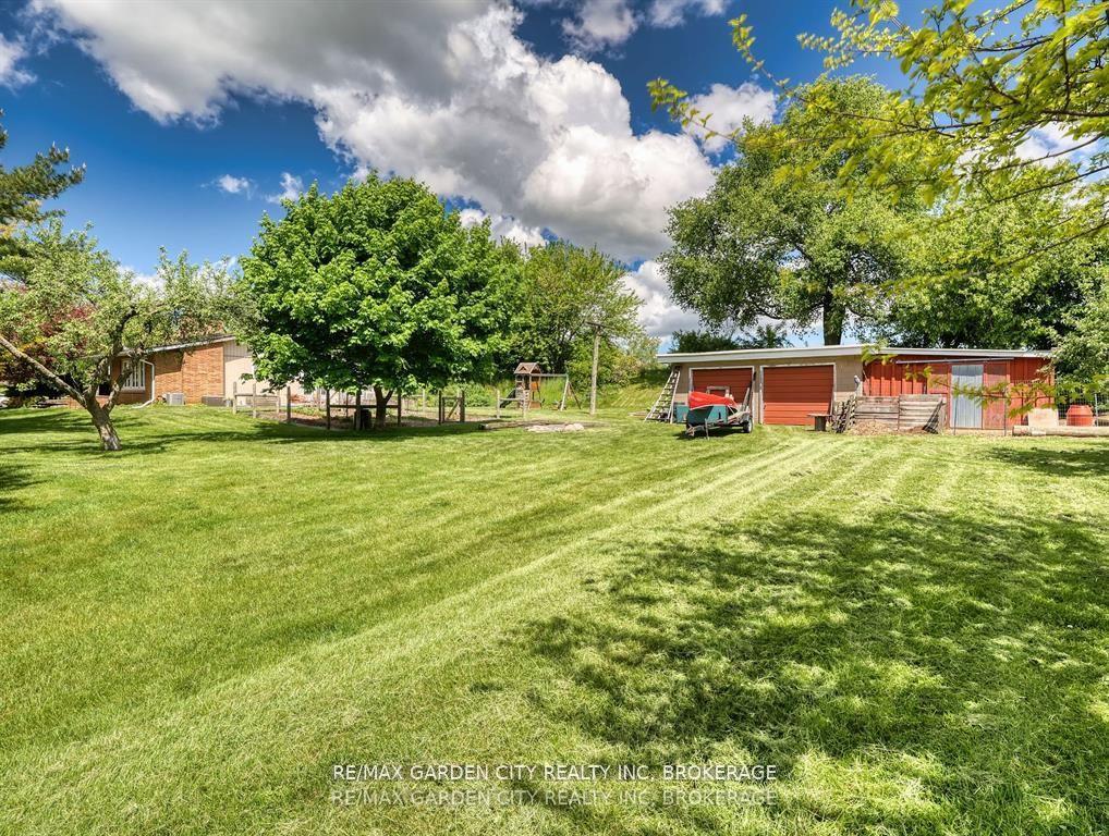 Photo 6 of 1519 Effingham Street, Pelham, Fonthill — HOMEH