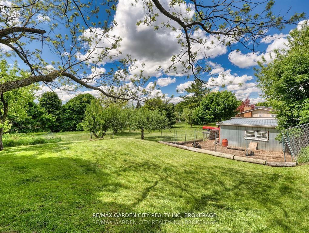 Photo 7 of 1519 Effingham Street, Pelham, Fonthill — HOMEH