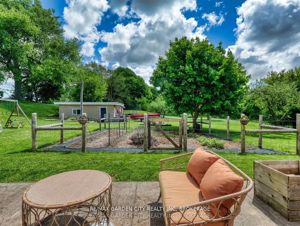 Photo 9 of 1519 Effingham Street, Pelham, Fonthill — HOMEH