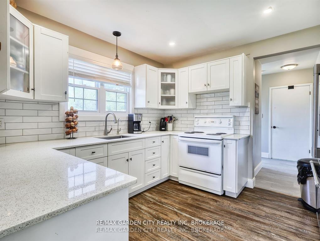 Photo 14 of 1519 Effingham Street, Pelham, Fonthill — HOMEH