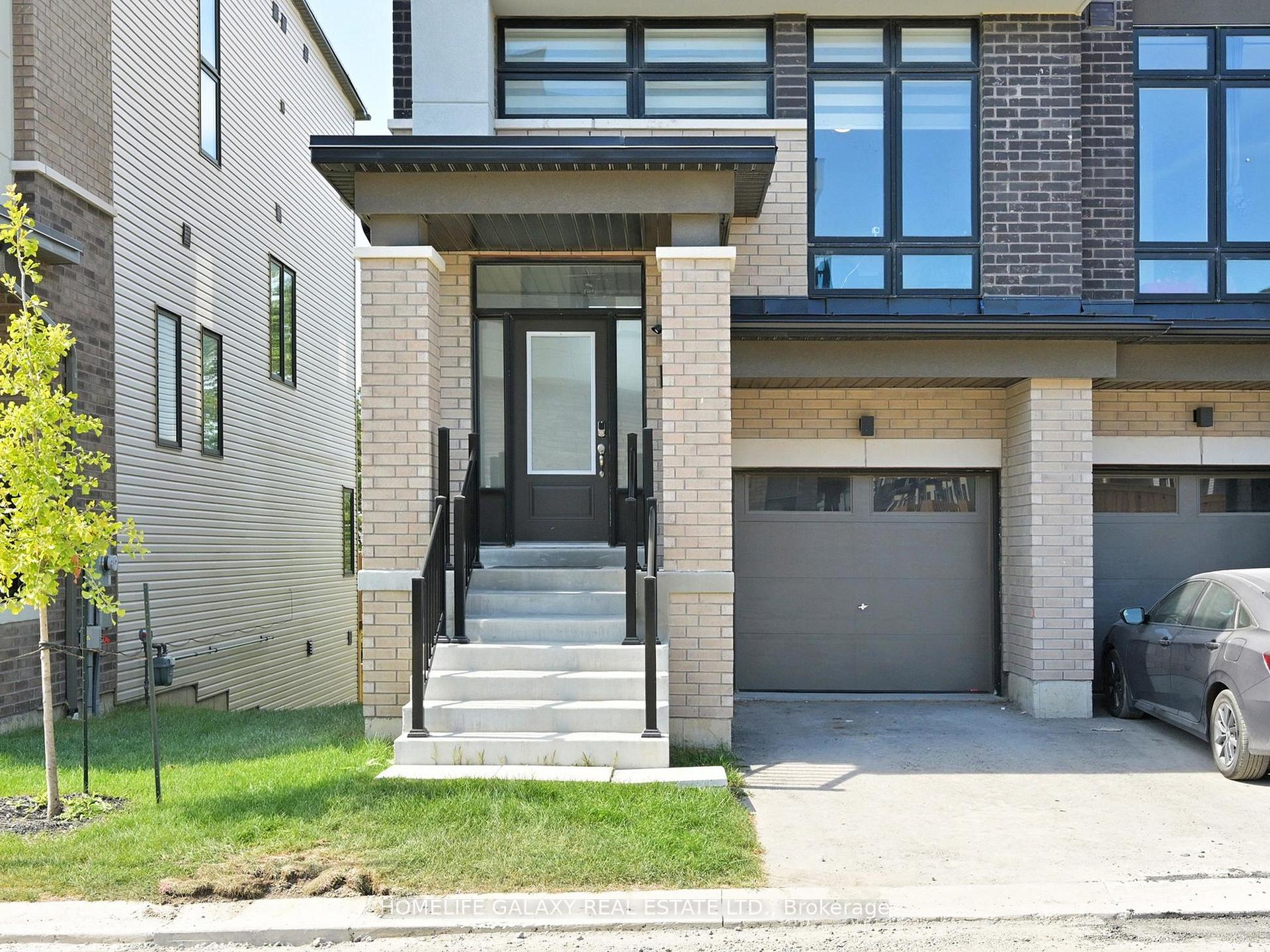 Photo 2 of 733 Heathrow Path, Oshawa, Samac — HOMEH