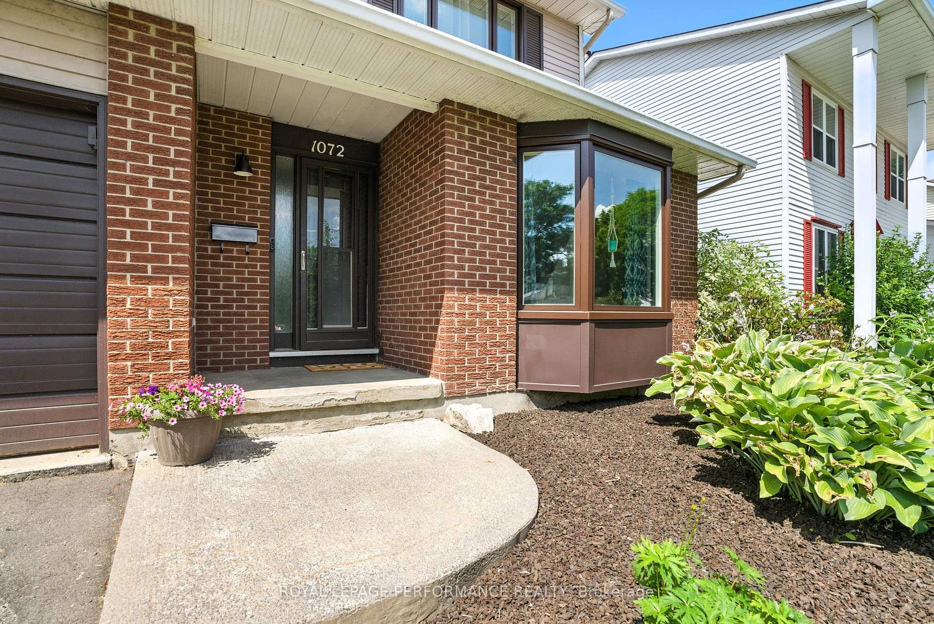 Photo 4 of 1072 St Germain Crescent, Ottawa, Convent Glen North — HOMEH