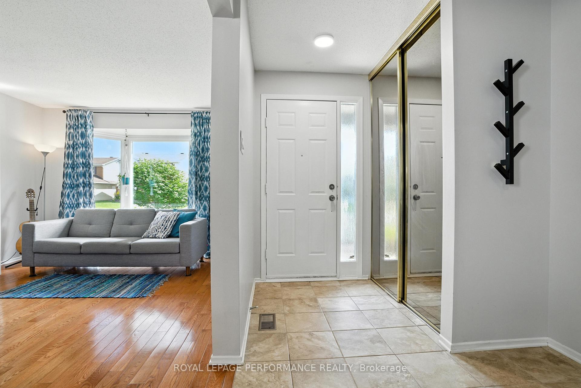 Photo 5 of 1072 St Germain Crescent, Ottawa, Convent Glen North — HOMEH