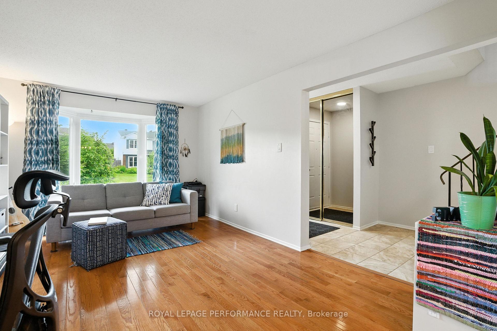 Photo 6 of 1072 St Germain Crescent, Ottawa, Convent Glen North — HOMEH
