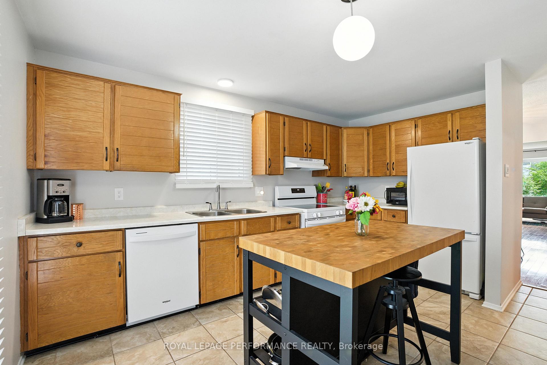 Photo 13 of 1072 St Germain Crescent, Ottawa, Convent Glen North — HOMEH
