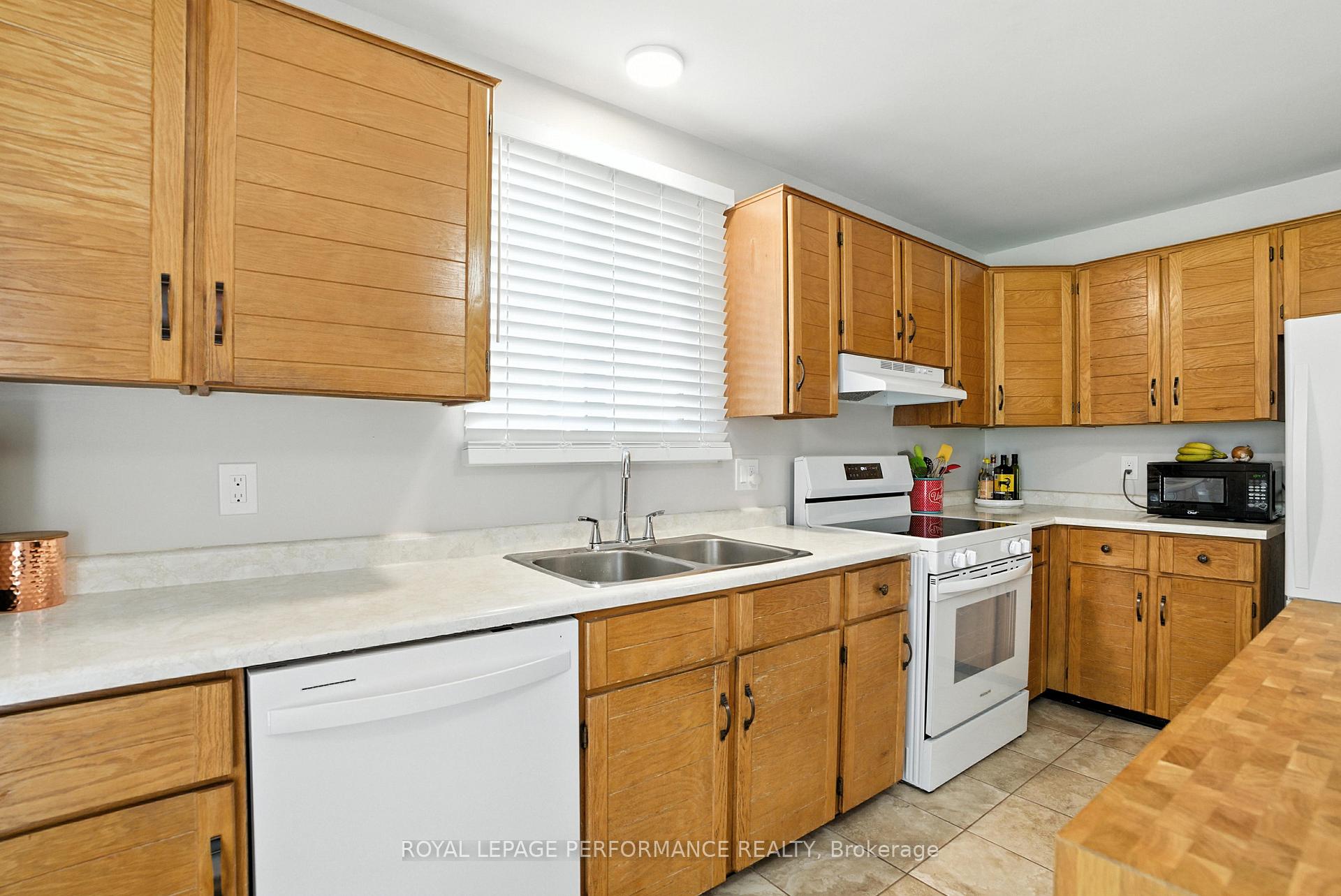 Photo 14 of 1072 St Germain Crescent, Ottawa, Convent Glen North — HOMEH