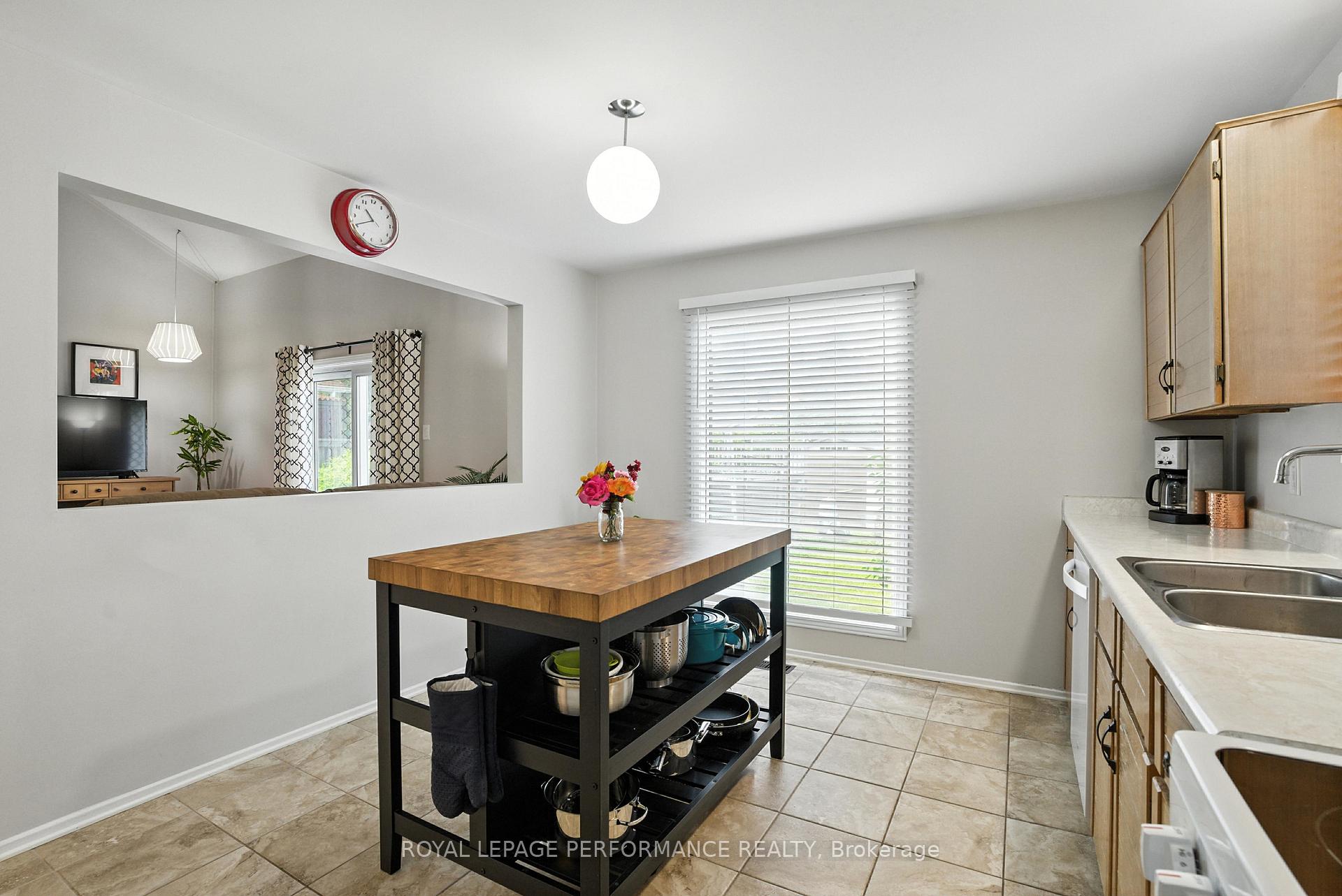 Photo 15 of 1072 St Germain Crescent, Ottawa, Convent Glen North — HOMEH
