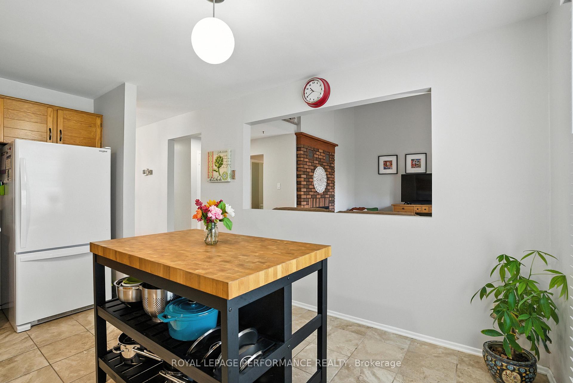 Photo 16 of 1072 St Germain Crescent, Ottawa, Convent Glen North — HOMEH