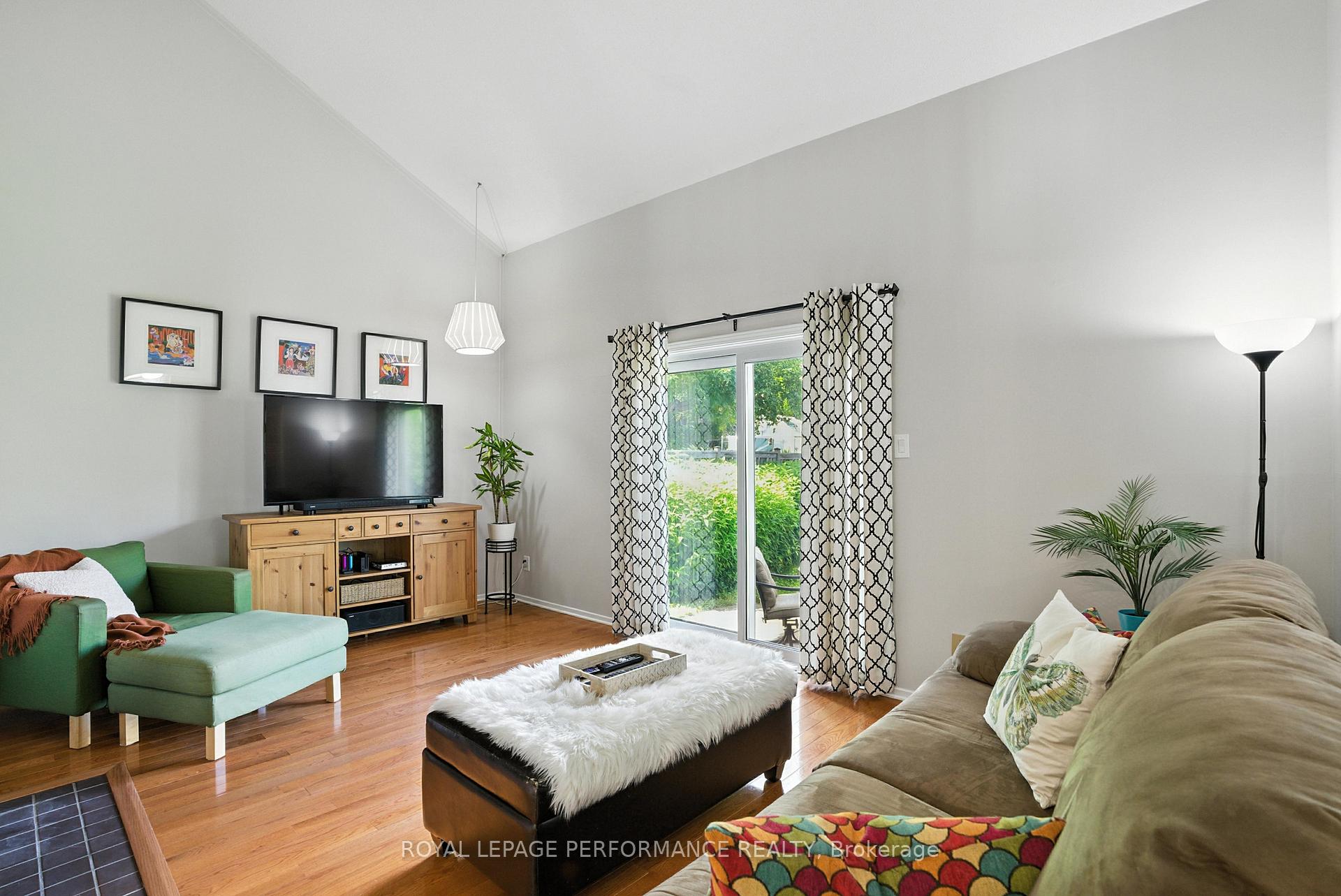 Photo 17 of 1072 St Germain Crescent, Ottawa, Convent Glen North — HOMEH