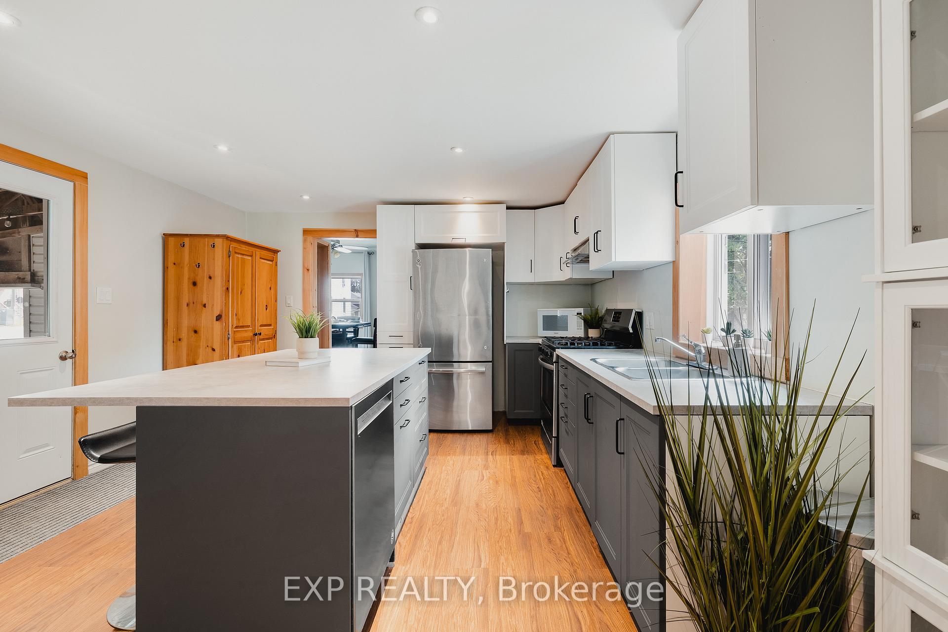 Photo 4 of 275 Clayton Street E, North Perth, Listowel — HOMEH