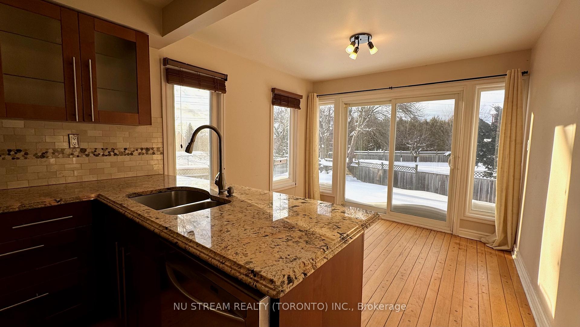 Photo 5 of 18 Ellingwood Court, Markham, Unionville — HOMEH