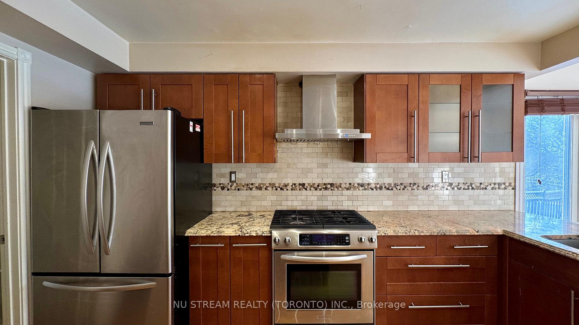 Photo 6 of 18 Ellingwood Court, Markham, Unionville — HOMEH