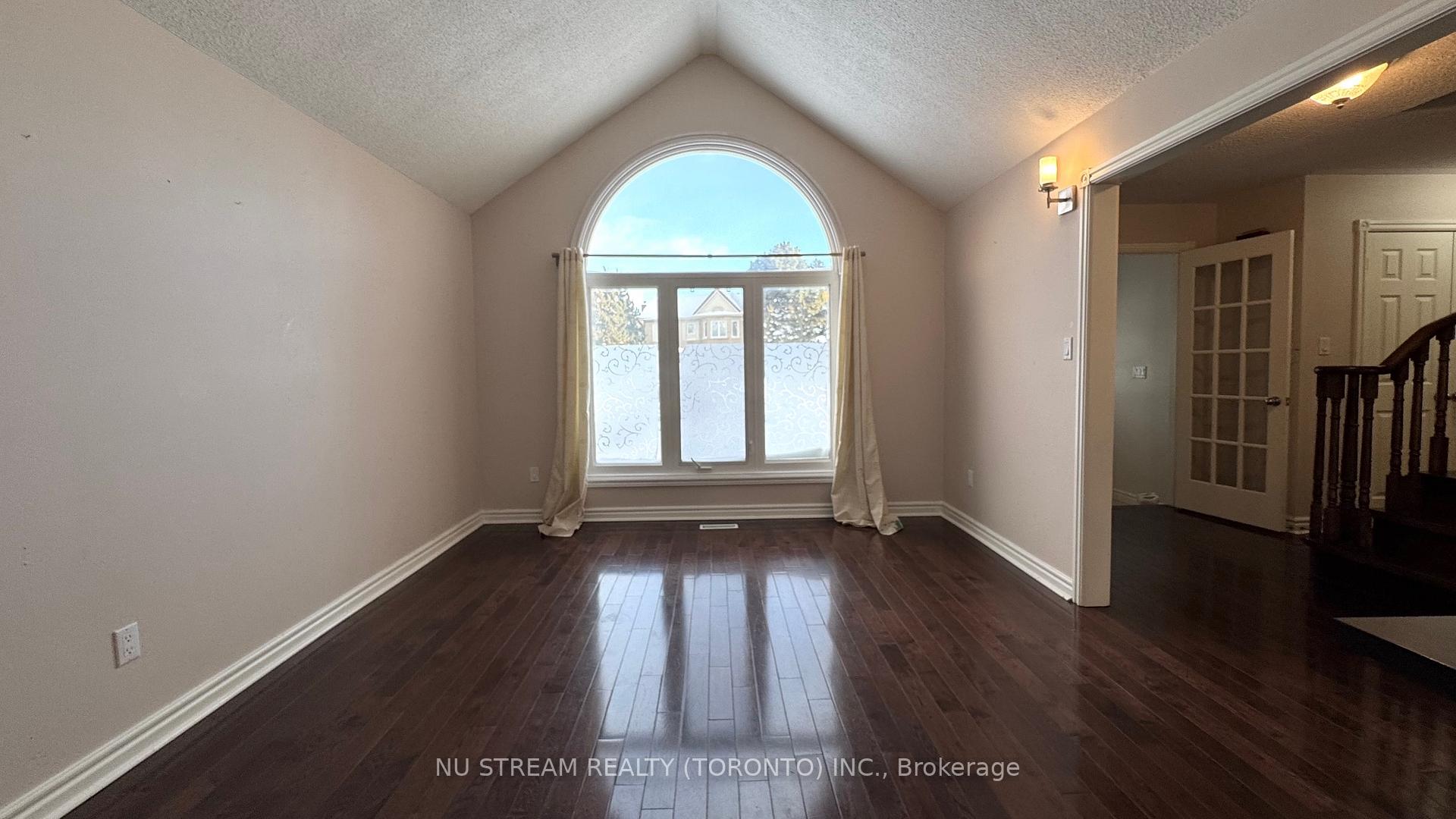 Photo 9 of 18 Ellingwood Court, Markham, Unionville — HOMEH