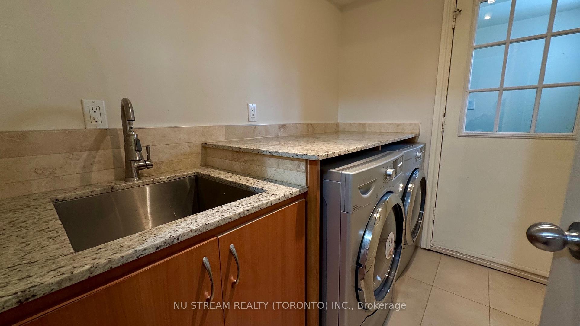 Photo 11 of 18 Ellingwood Court, Markham, Unionville — HOMEH