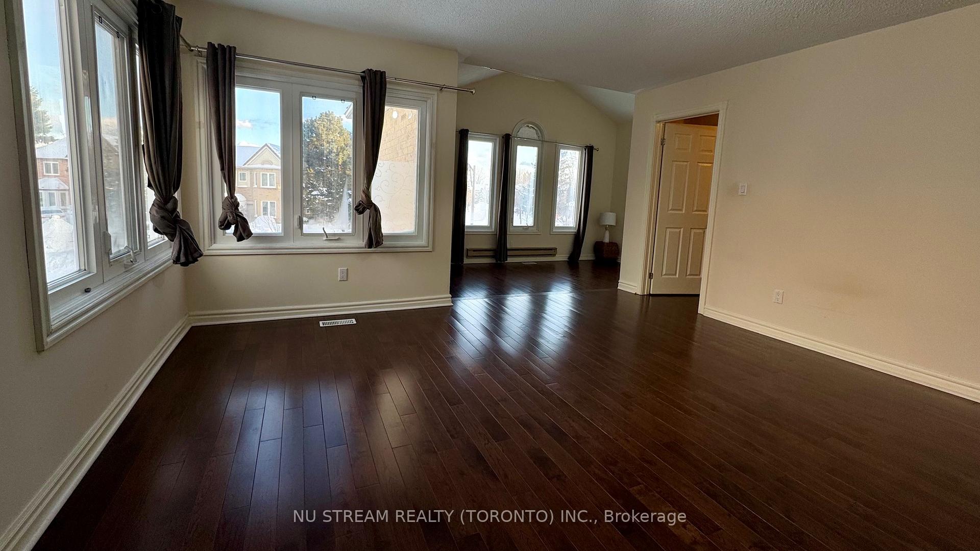 Photo 12 of 18 Ellingwood Court, Markham, Unionville — HOMEH