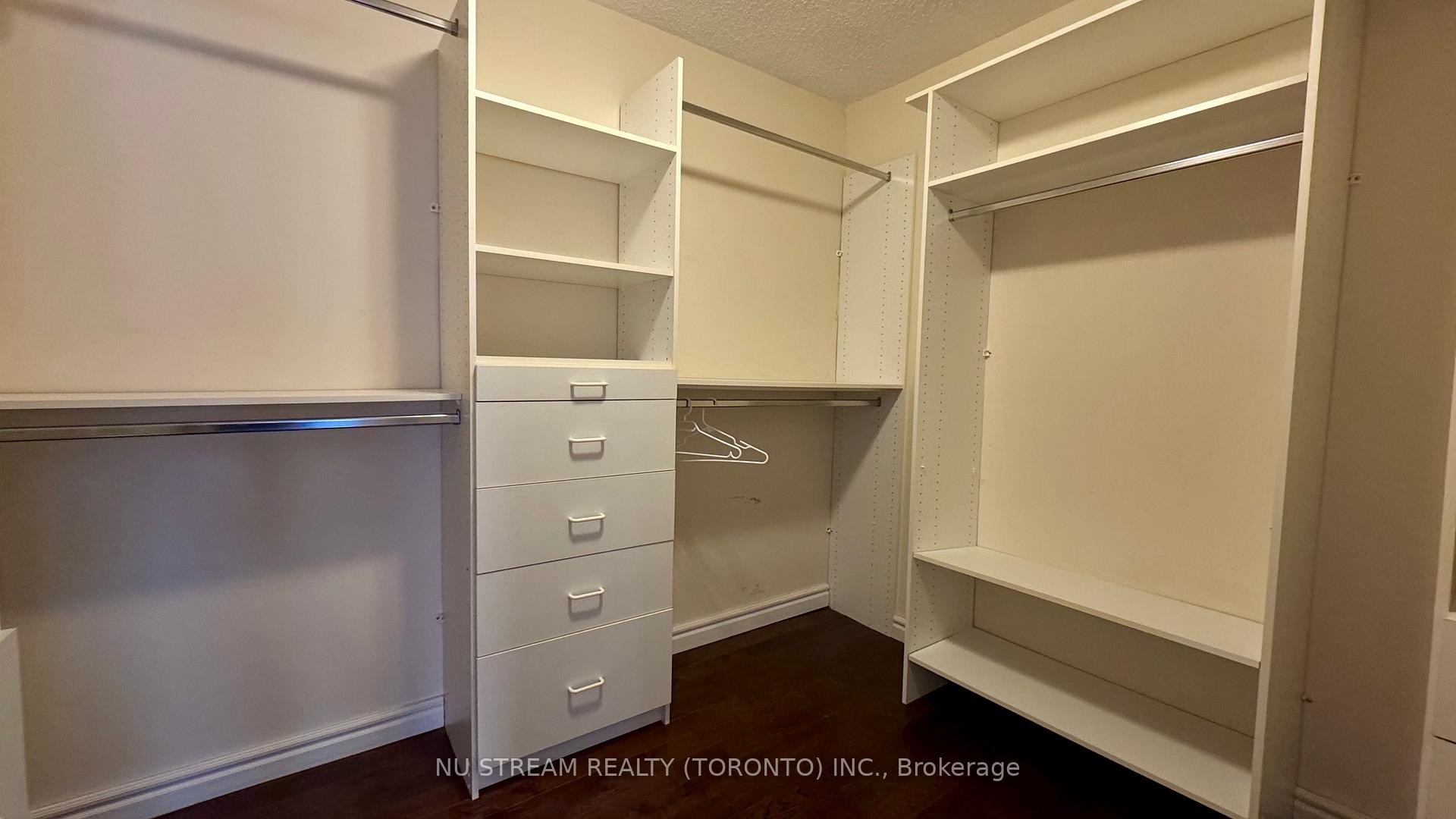 Photo 13 of 18 Ellingwood Court, Markham, Unionville — HOMEH