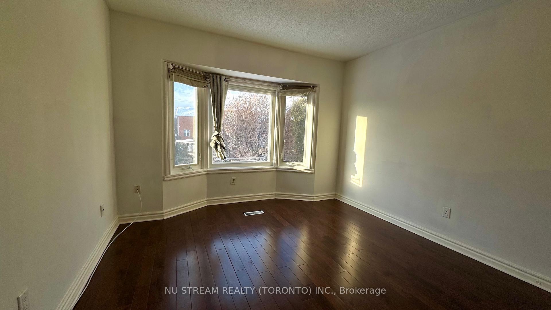 Photo 15 of 18 Ellingwood Court, Markham, Unionville — HOMEH