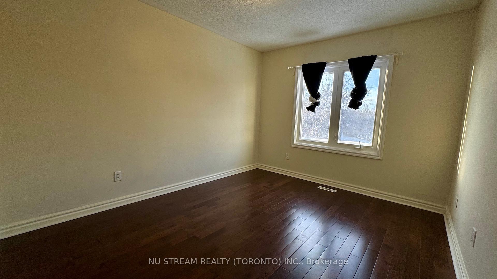 Photo 16 of 18 Ellingwood Court, Markham, Unionville — HOMEH