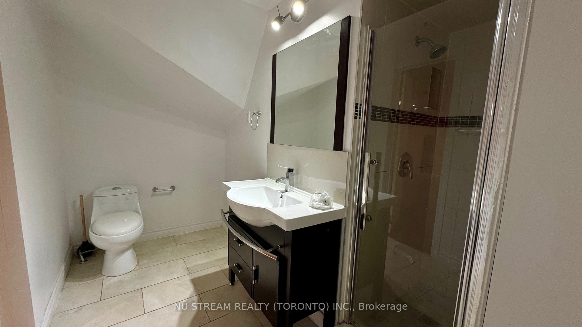 Photo 17 of 18 Ellingwood Court, Markham, Unionville — HOMEH