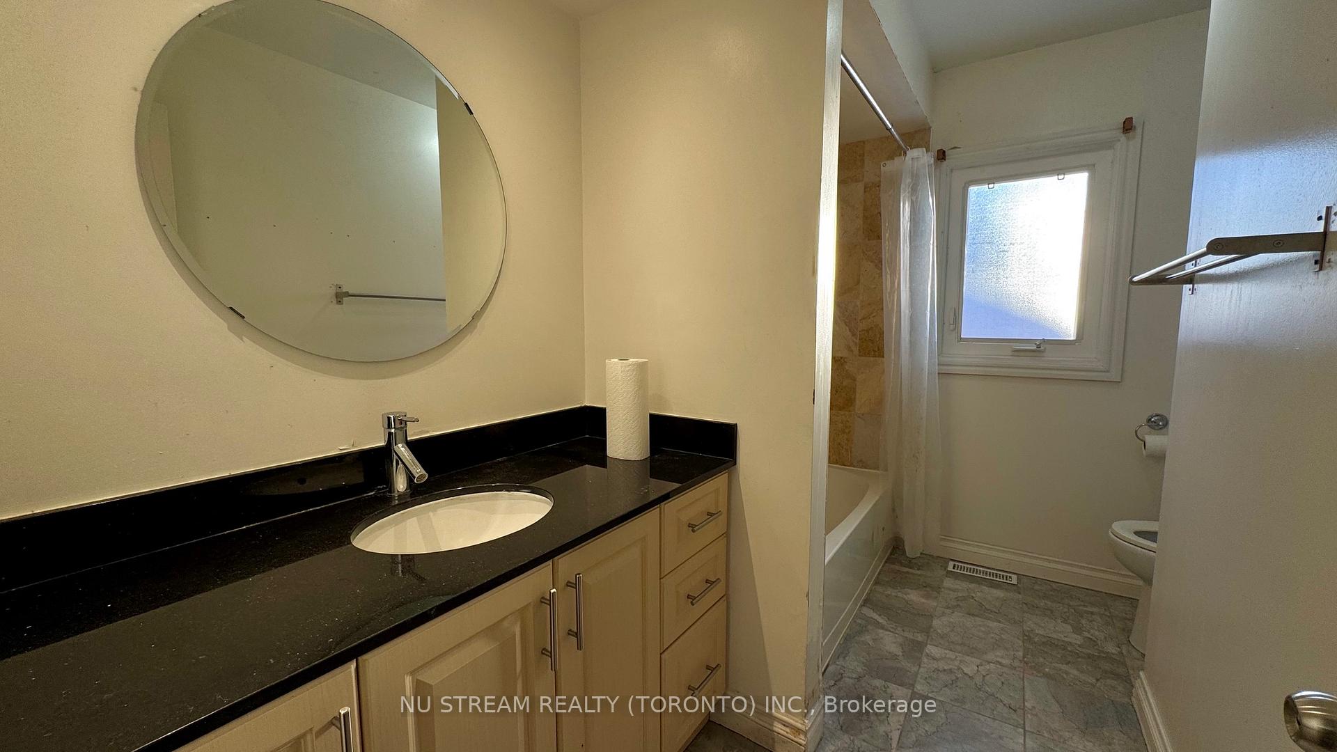 Photo 18 of 18 Ellingwood Court, Markham, Unionville — HOMEH
