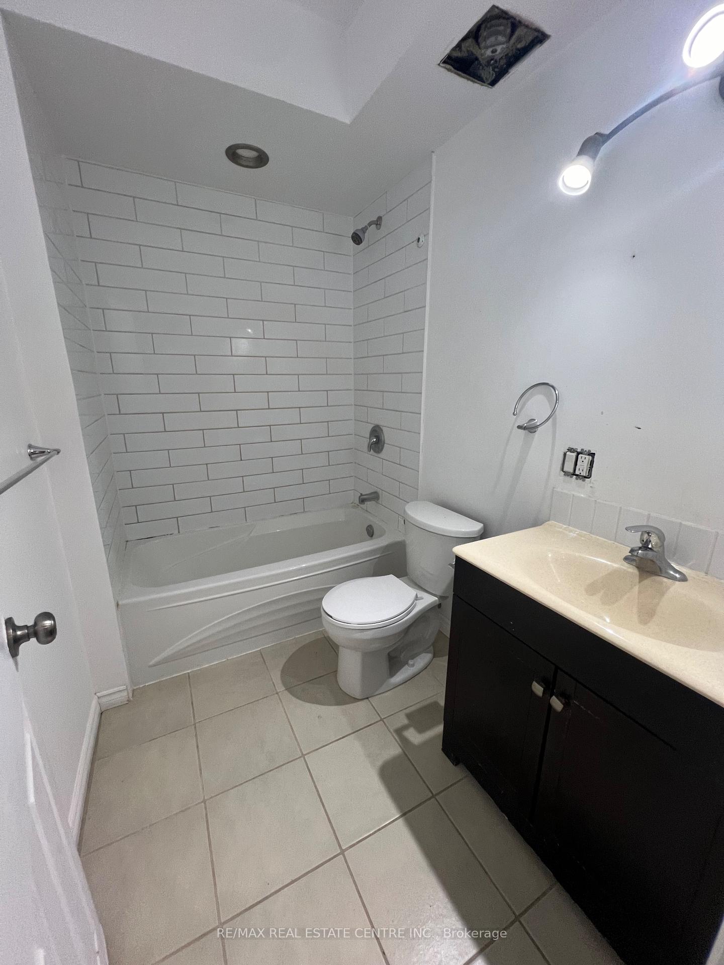 Photo 6 of 20 First Avenue, Orangeville — HOMEH