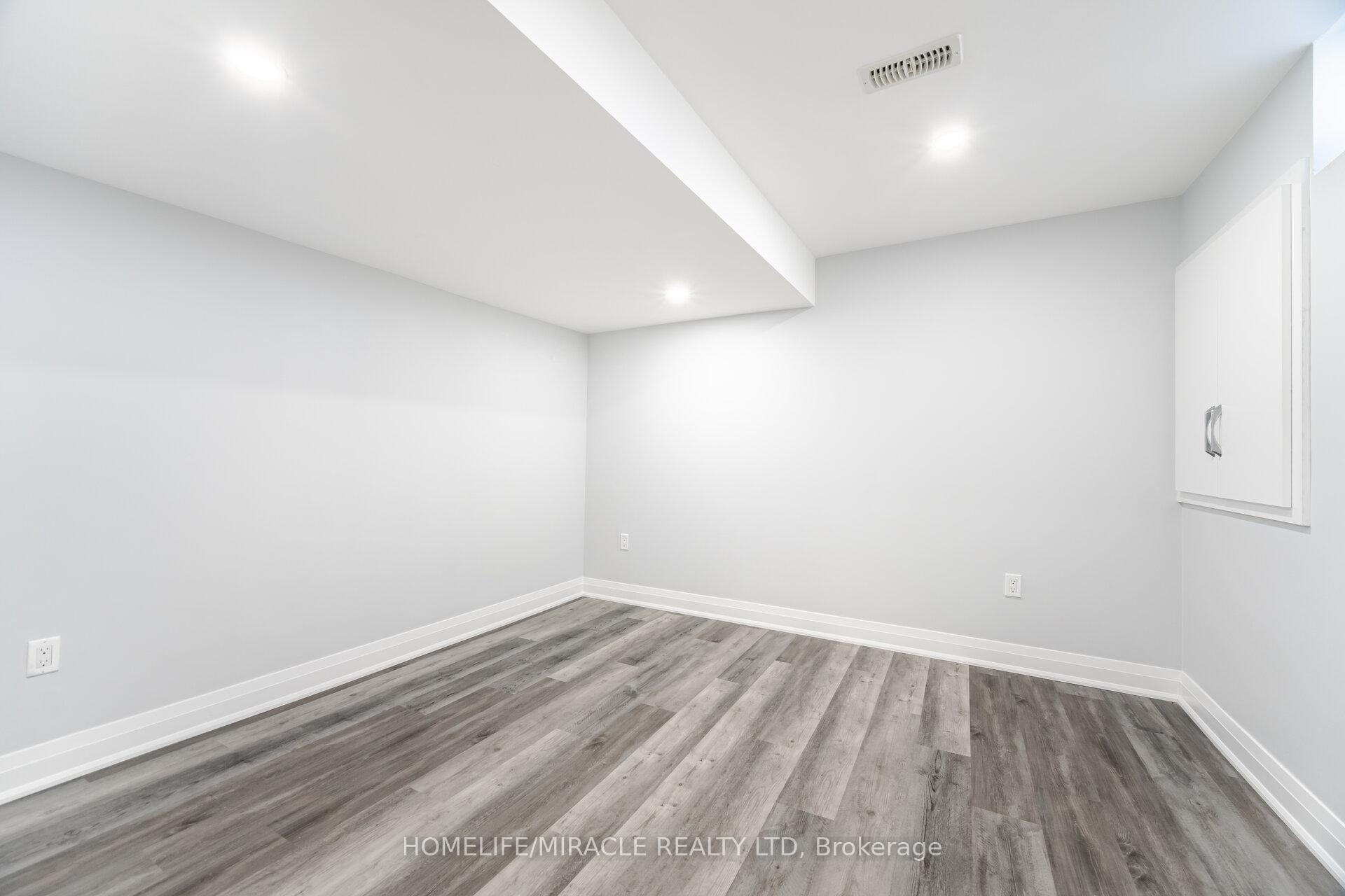 Photo 21 of 16 Mclaughlin Ave Bsmt, Milton, Willmott — HOMEH