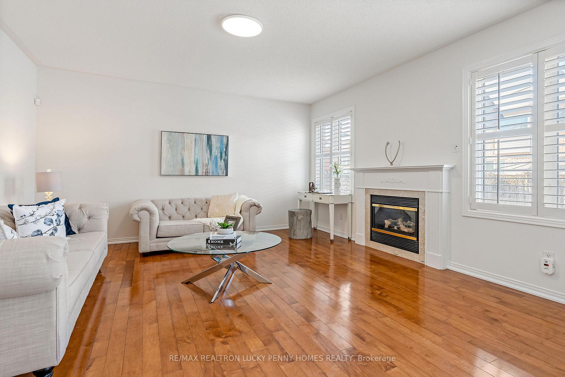 Photo 8 of 33 Calico Crescent, Markham, Cachet — HOMEH