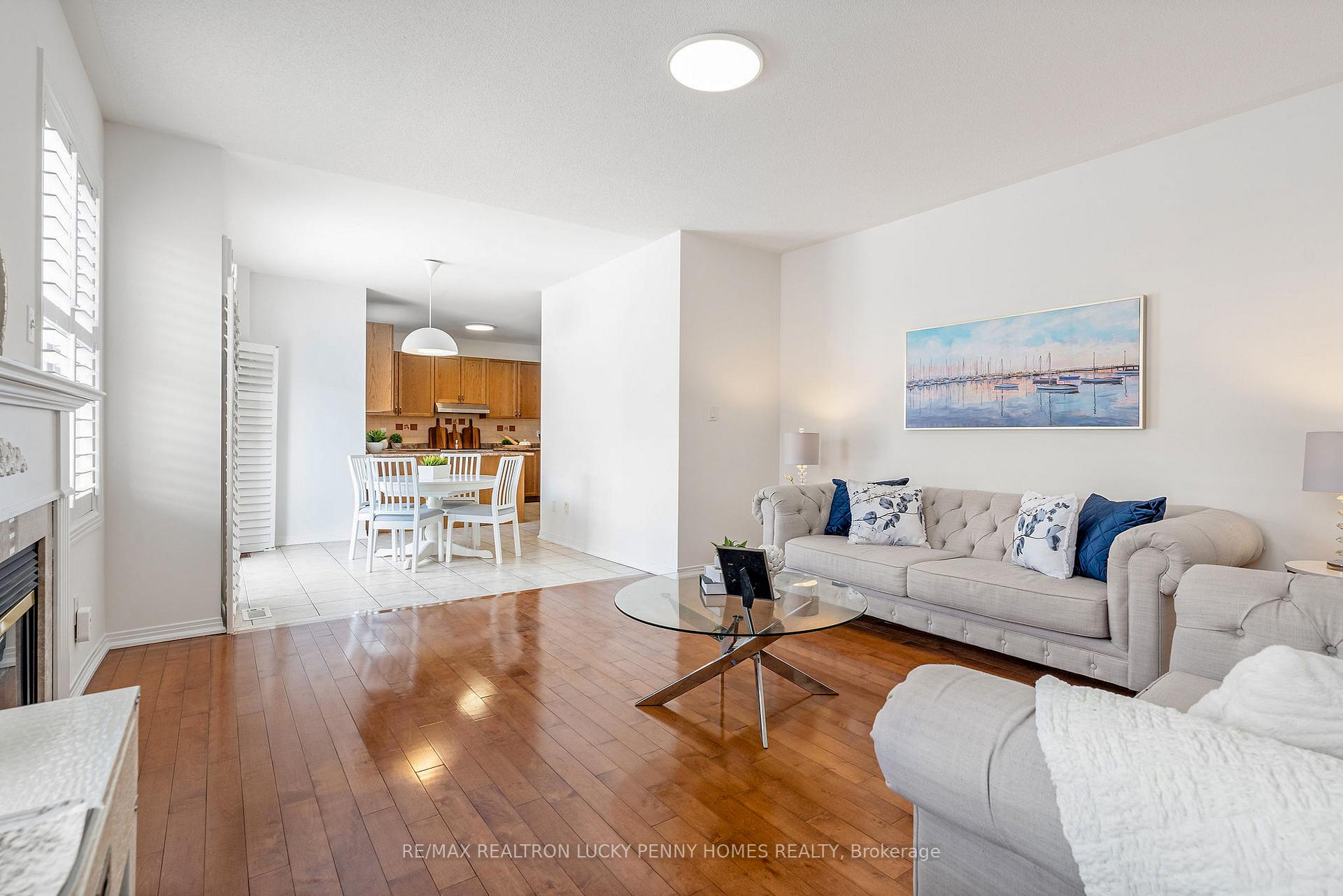 Photo 10 of 33 Calico Crescent, Markham, Cachet — HOMEH