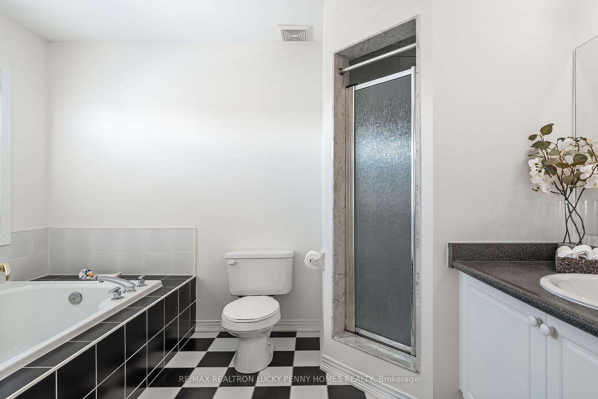 Photo 12 of 33 Calico Crescent, Markham, Cachet — HOMEH