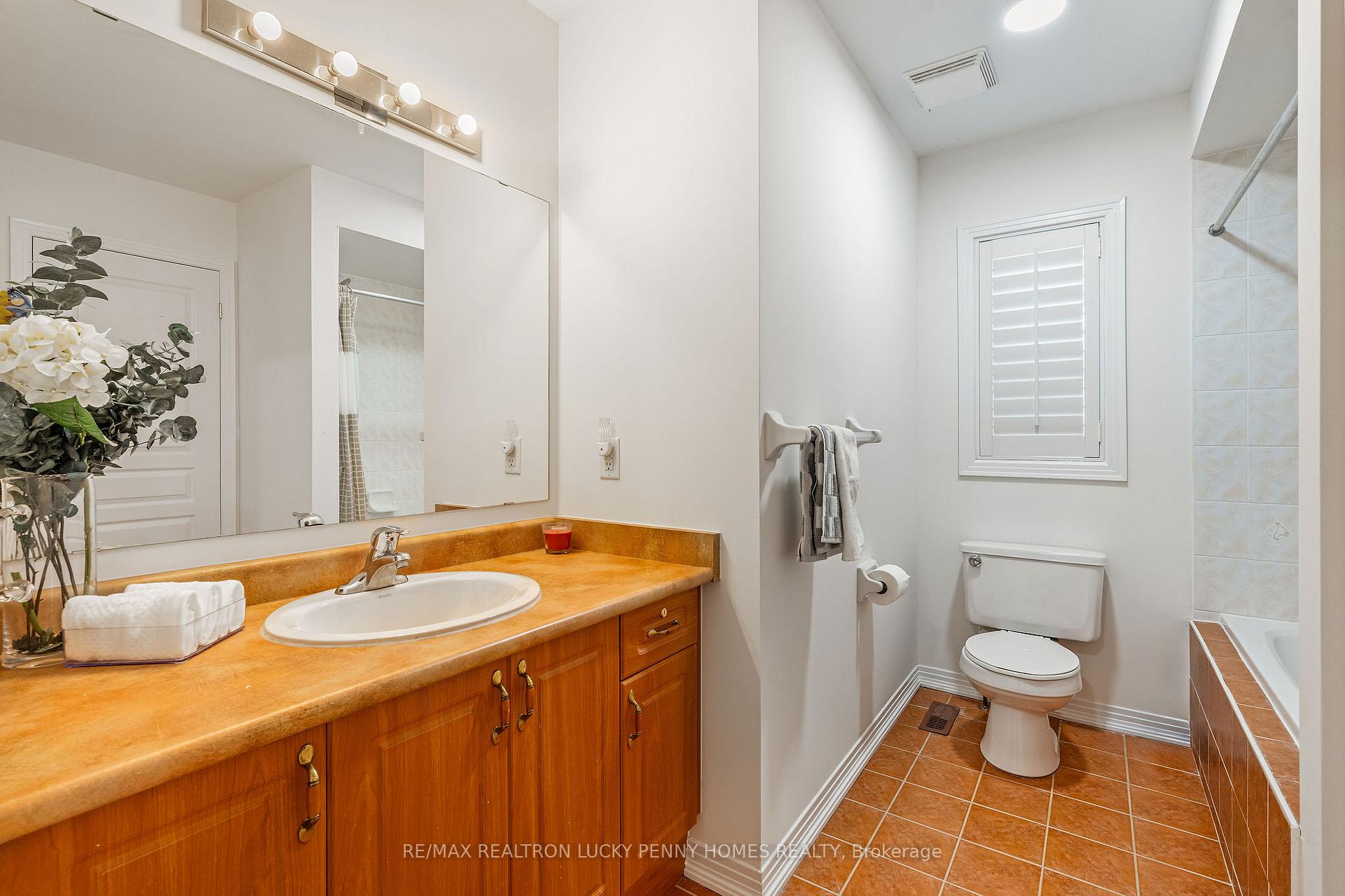 Photo 17 of 33 Calico Crescent, Markham, Cachet — HOMEH
