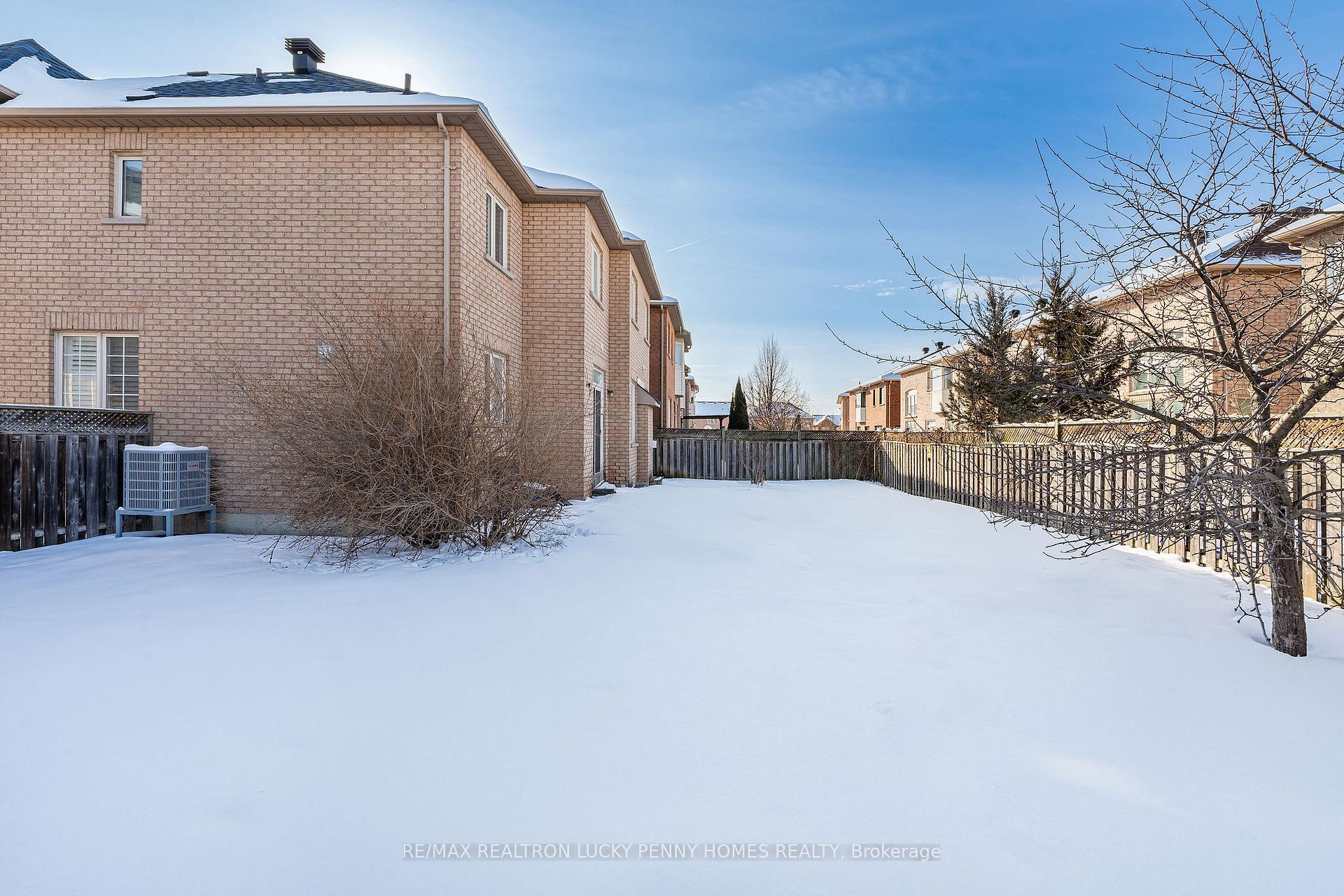 Photo 21 of 33 Calico Crescent, Markham, Cachet — HOMEH