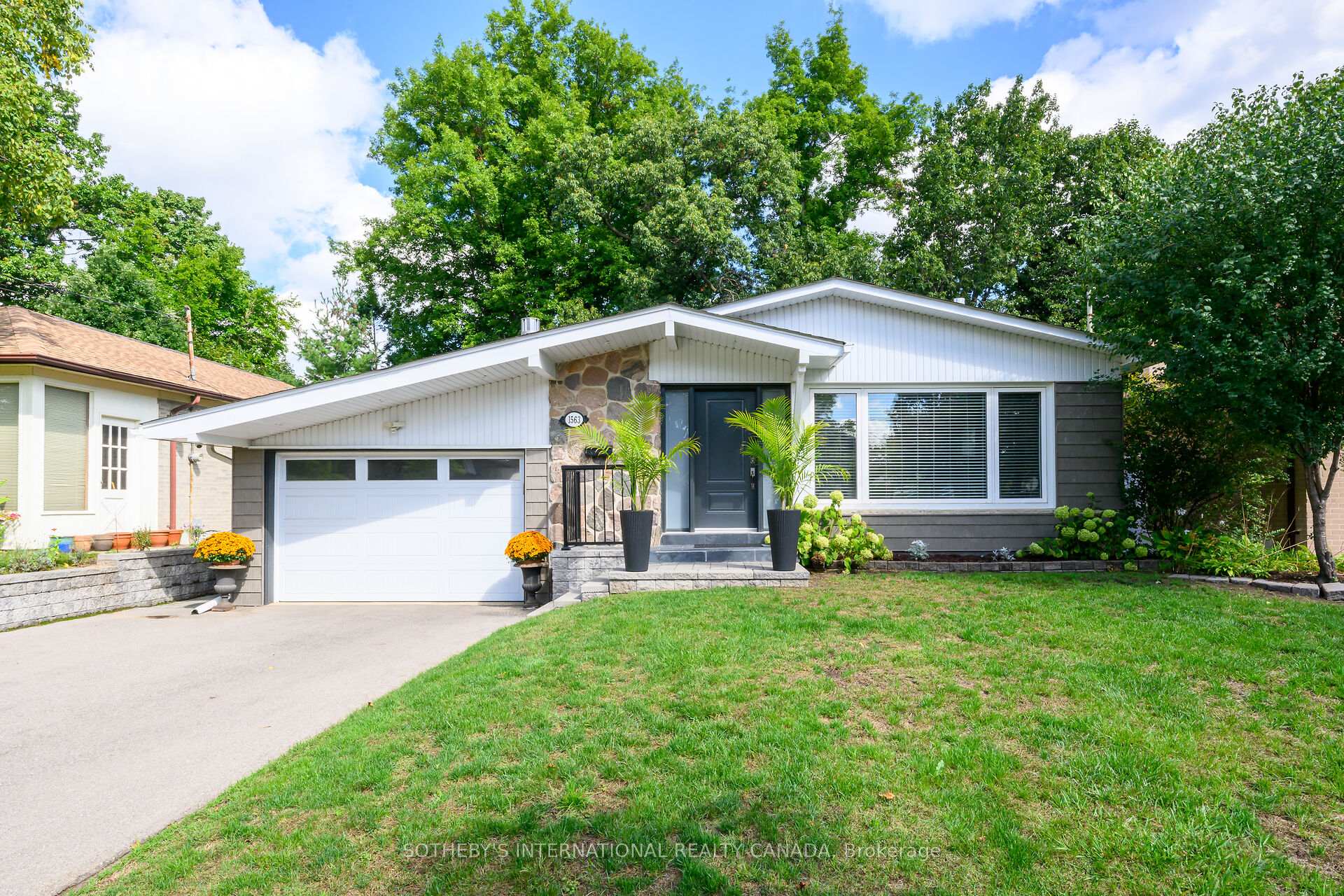 Photo 1 of 1563 Robillard Road, Mississauga, Clarkson — HOMEH
