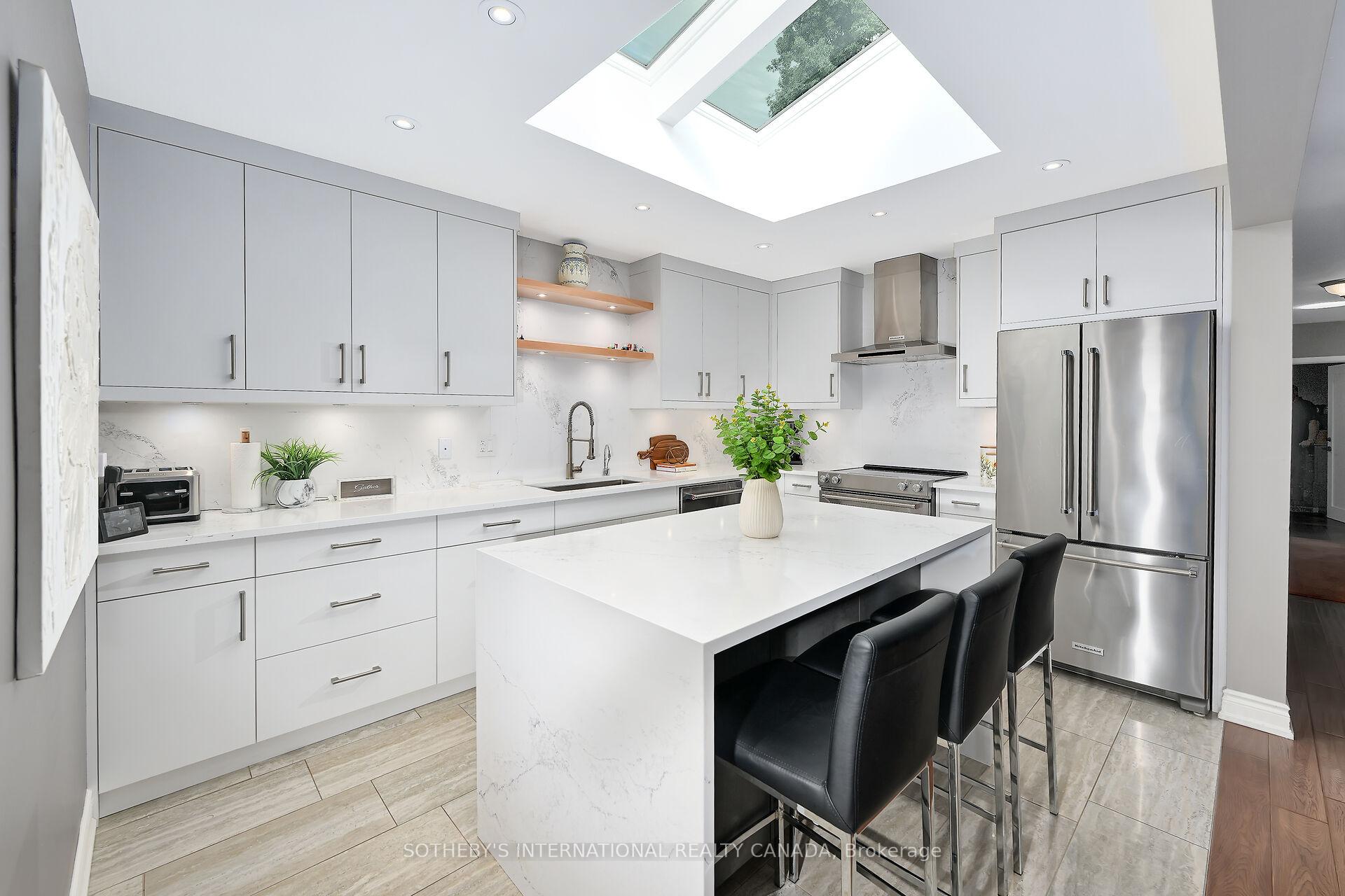 Photo 7 of 1563 Robillard Road, Mississauga, Clarkson — HOMEH