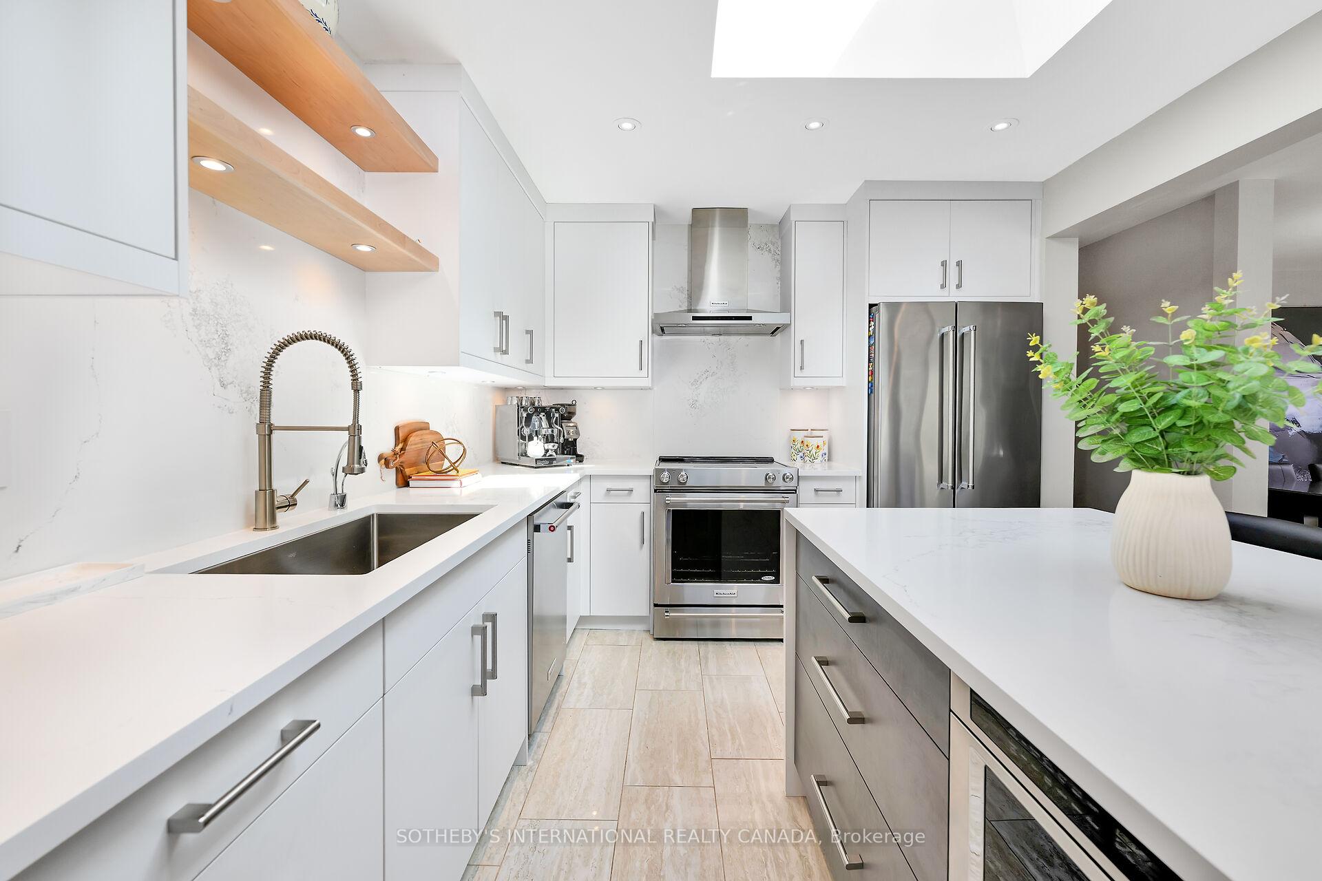 Photo 9 of 1563 Robillard Road, Mississauga, Clarkson — HOMEH