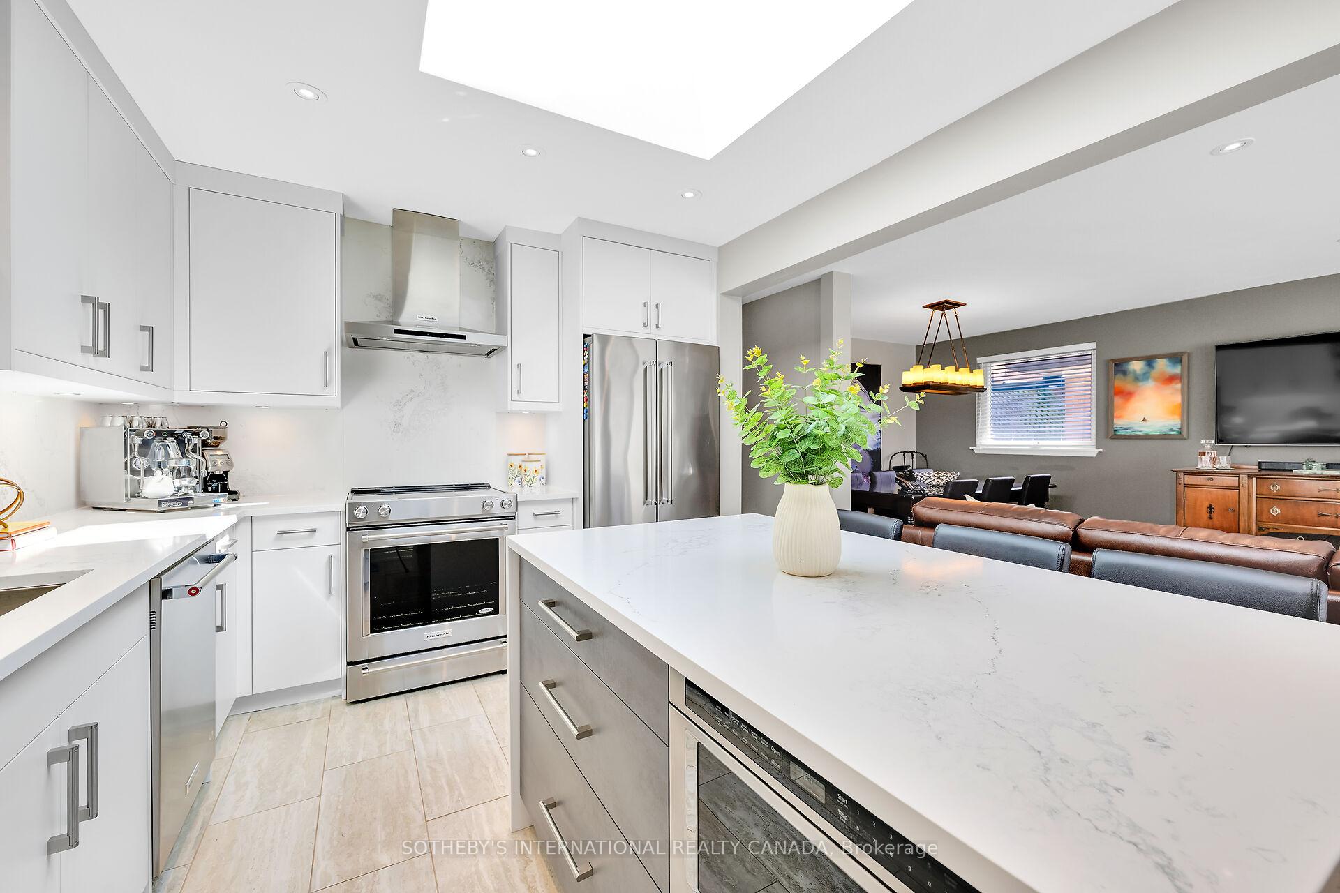 Photo 12 of 1563 Robillard Road, Mississauga, Clarkson — HOMEH
