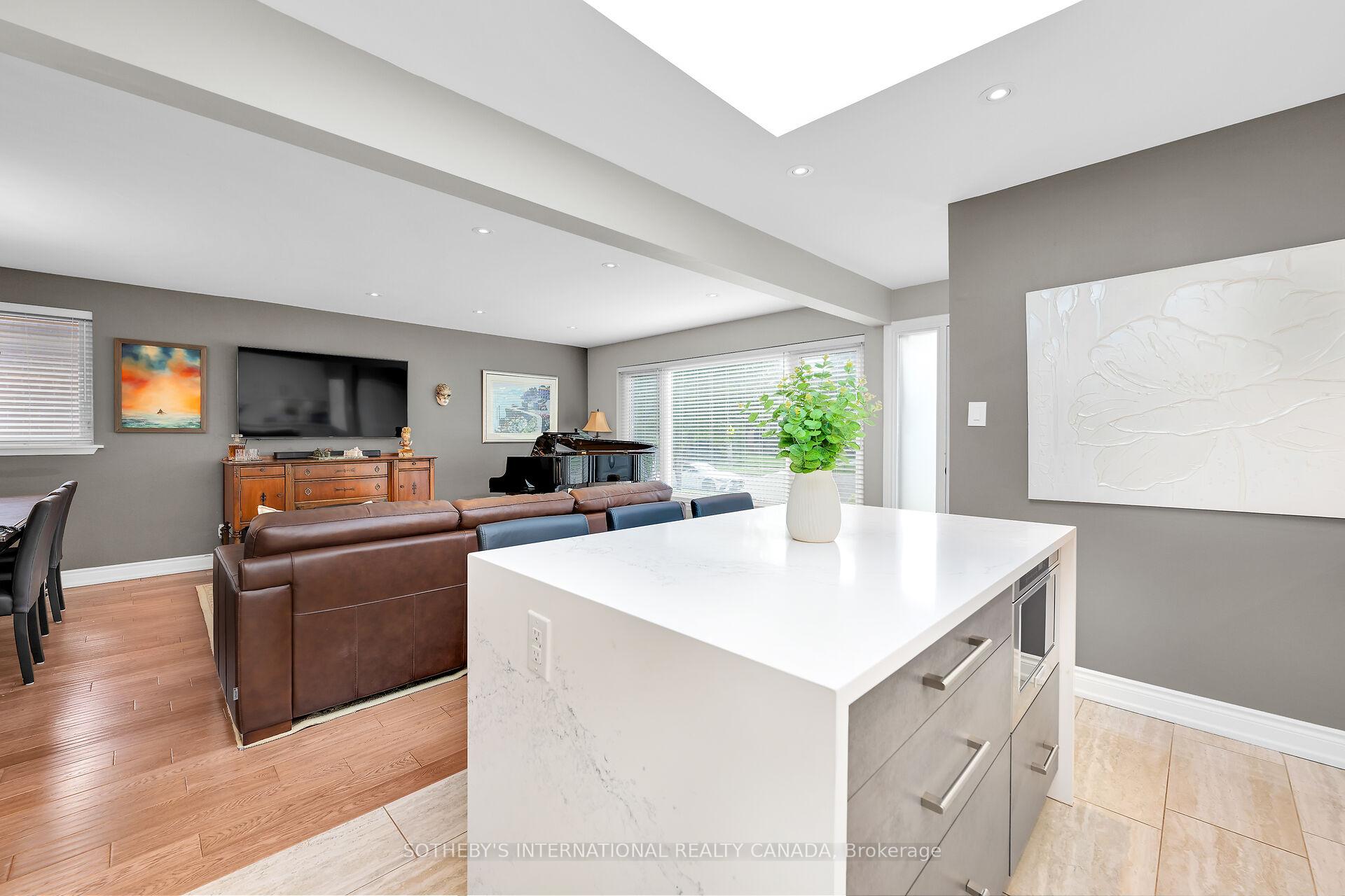Photo 16 of 1563 Robillard Road, Mississauga, Clarkson — HOMEH