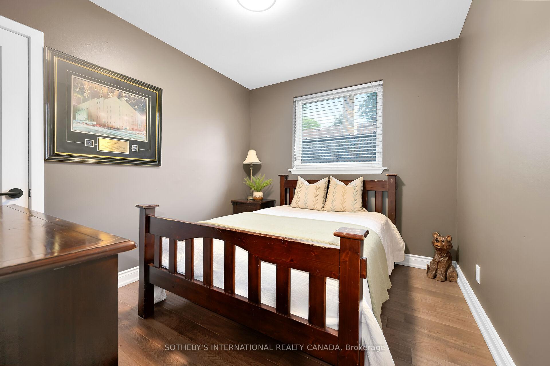 Photo 25 of 1563 Robillard Road, Mississauga, Clarkson — HOMEH