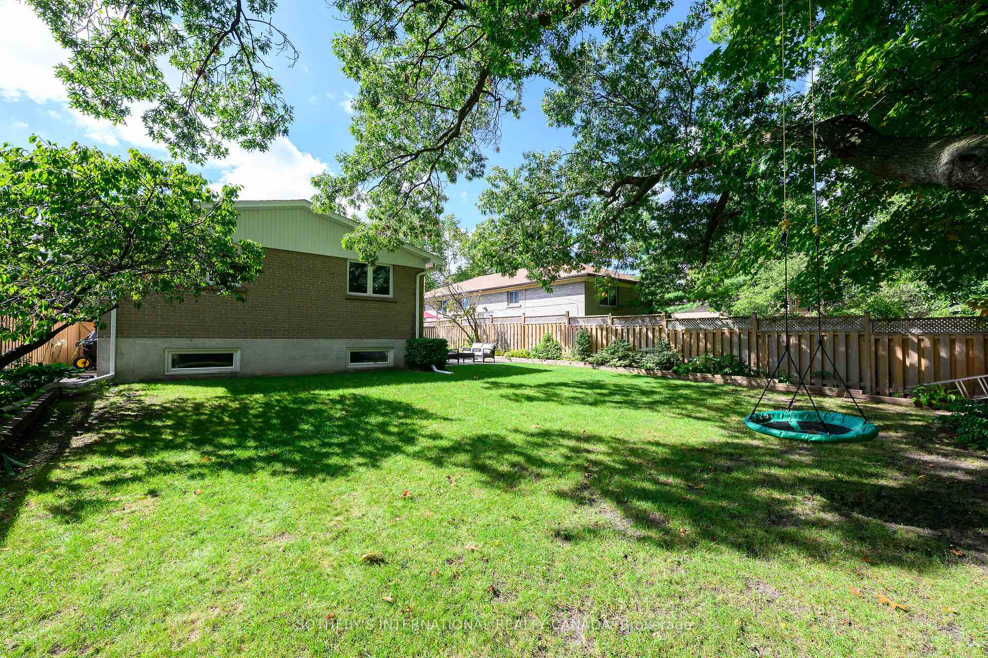 Photo 46 of 1563 Robillard Road, Mississauga, Clarkson — HOMEH