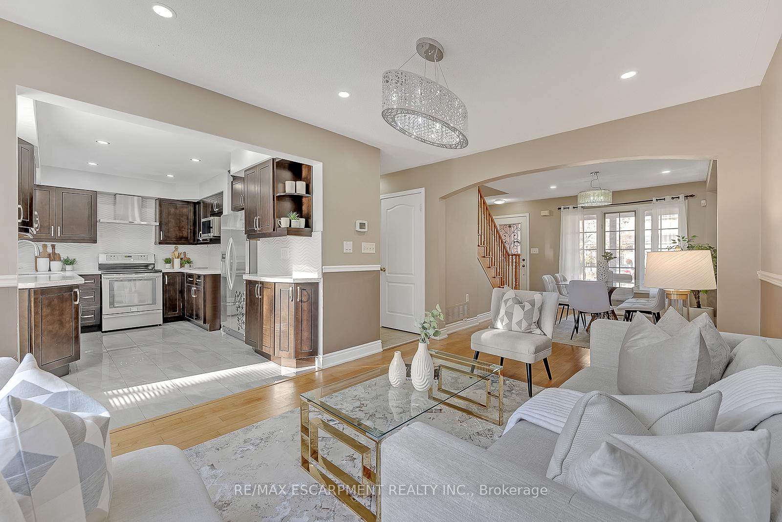 Photo 8 of 1749 Samuelson Circle, Mississauga, Meadowvale Village — HOMEH