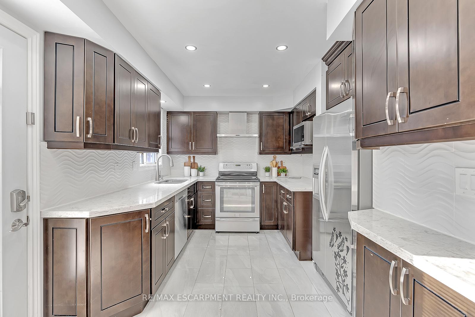Photo 9 of 1749 Samuelson Circle, Mississauga, Meadowvale Village — HOMEH