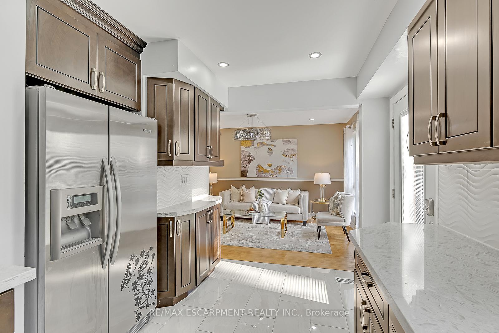 Photo 10 of 1749 Samuelson Circle, Mississauga, Meadowvale Village — HOMEH