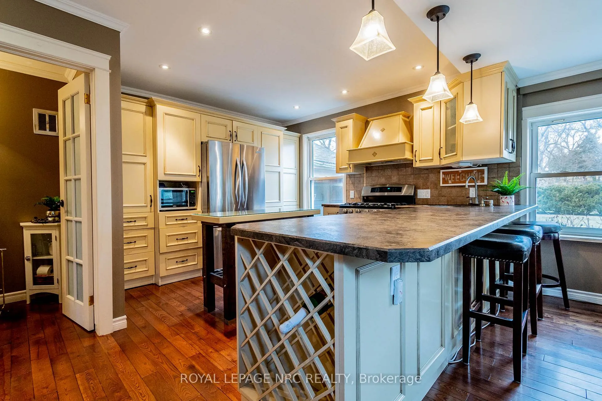Photo 13 of 6107 Barker Street, Niagara Falls, Dorchester — HOMEH