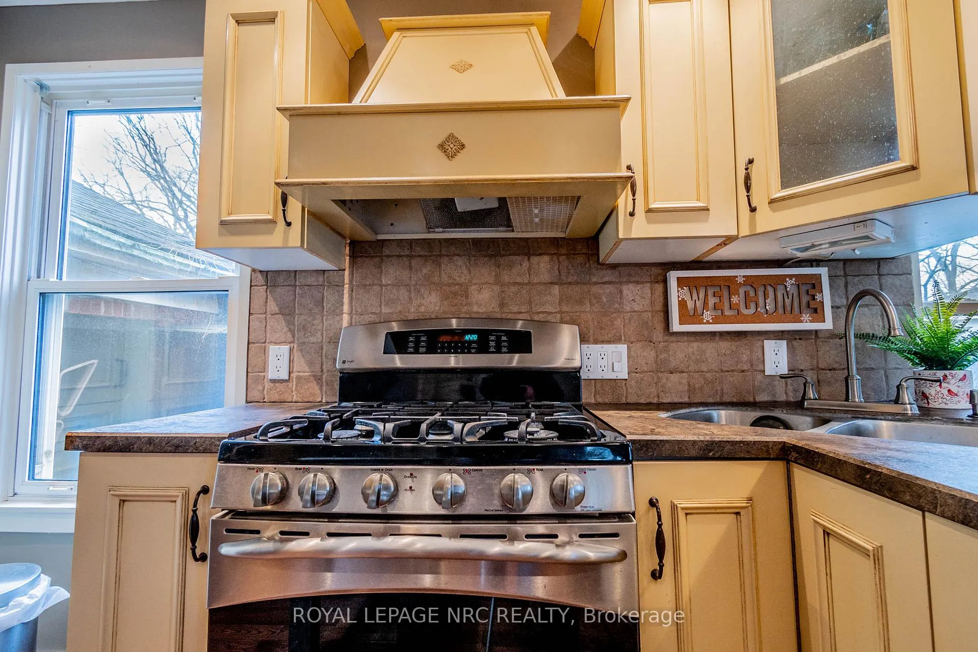 Photo 15 of 6107 Barker Street, Niagara Falls, Dorchester — HOMEH
