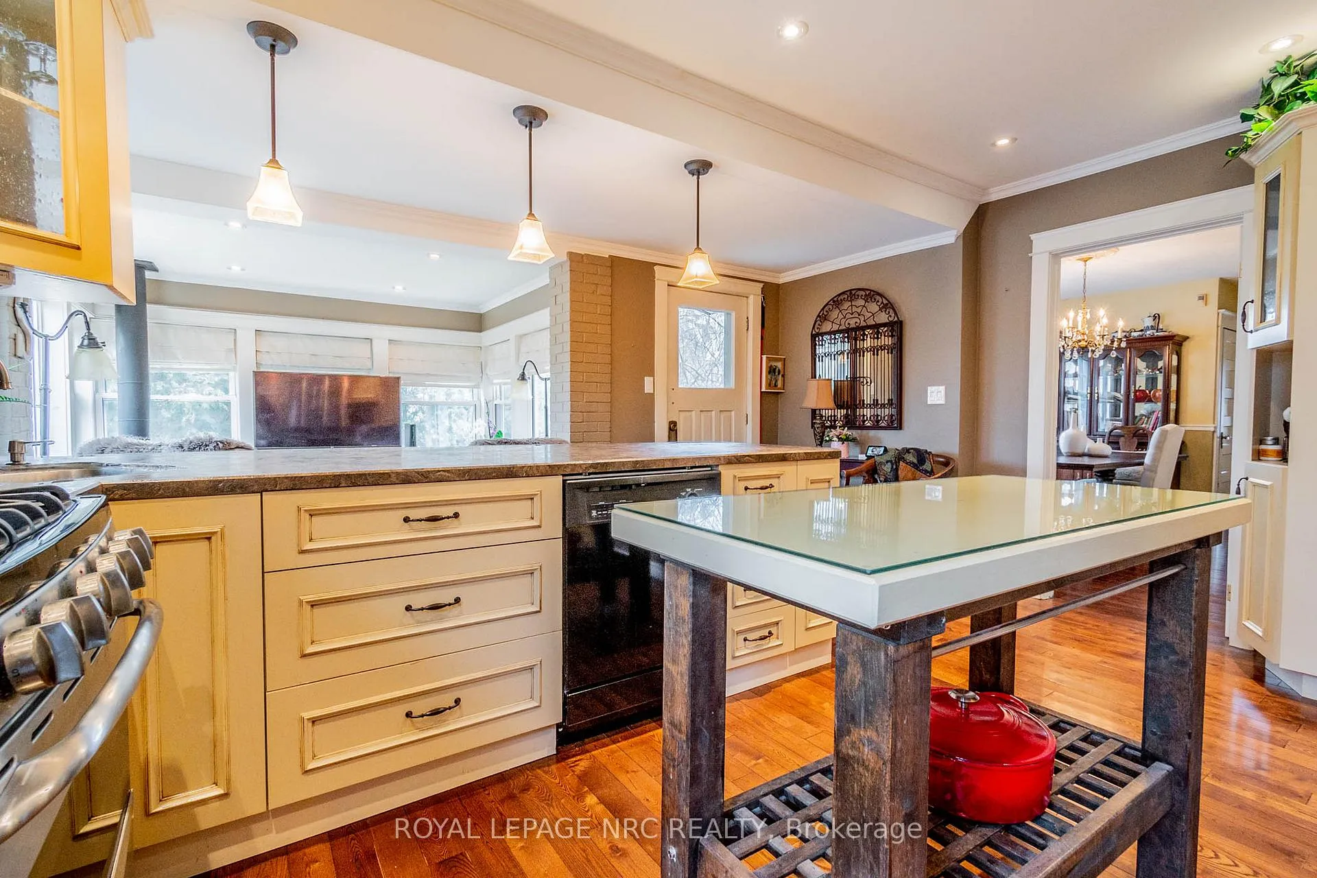 Photo 16 of 6107 Barker Street, Niagara Falls, Dorchester — HOMEH