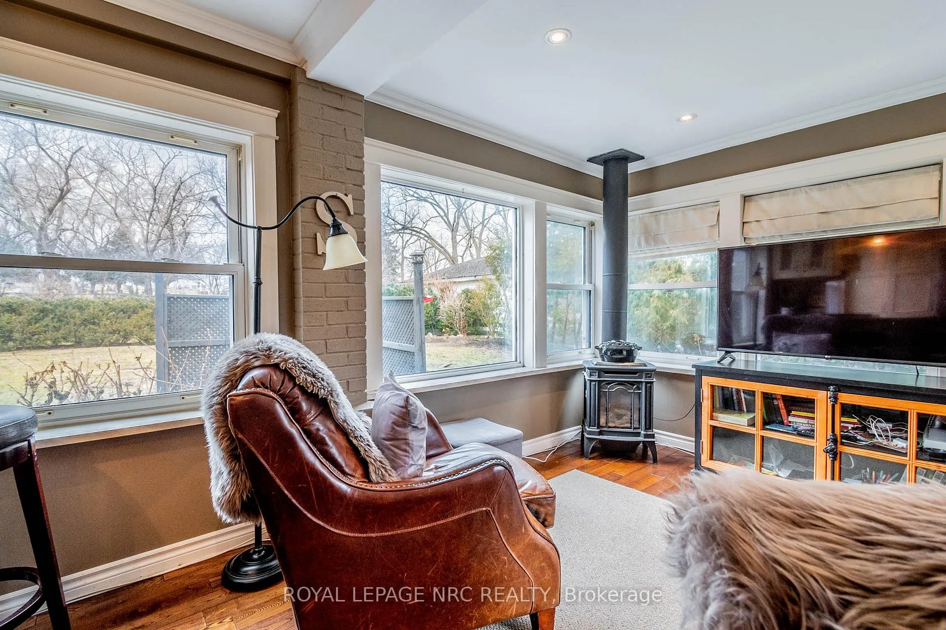 Photo 18 of 6107 Barker Street, Niagara Falls, Dorchester — HOMEH