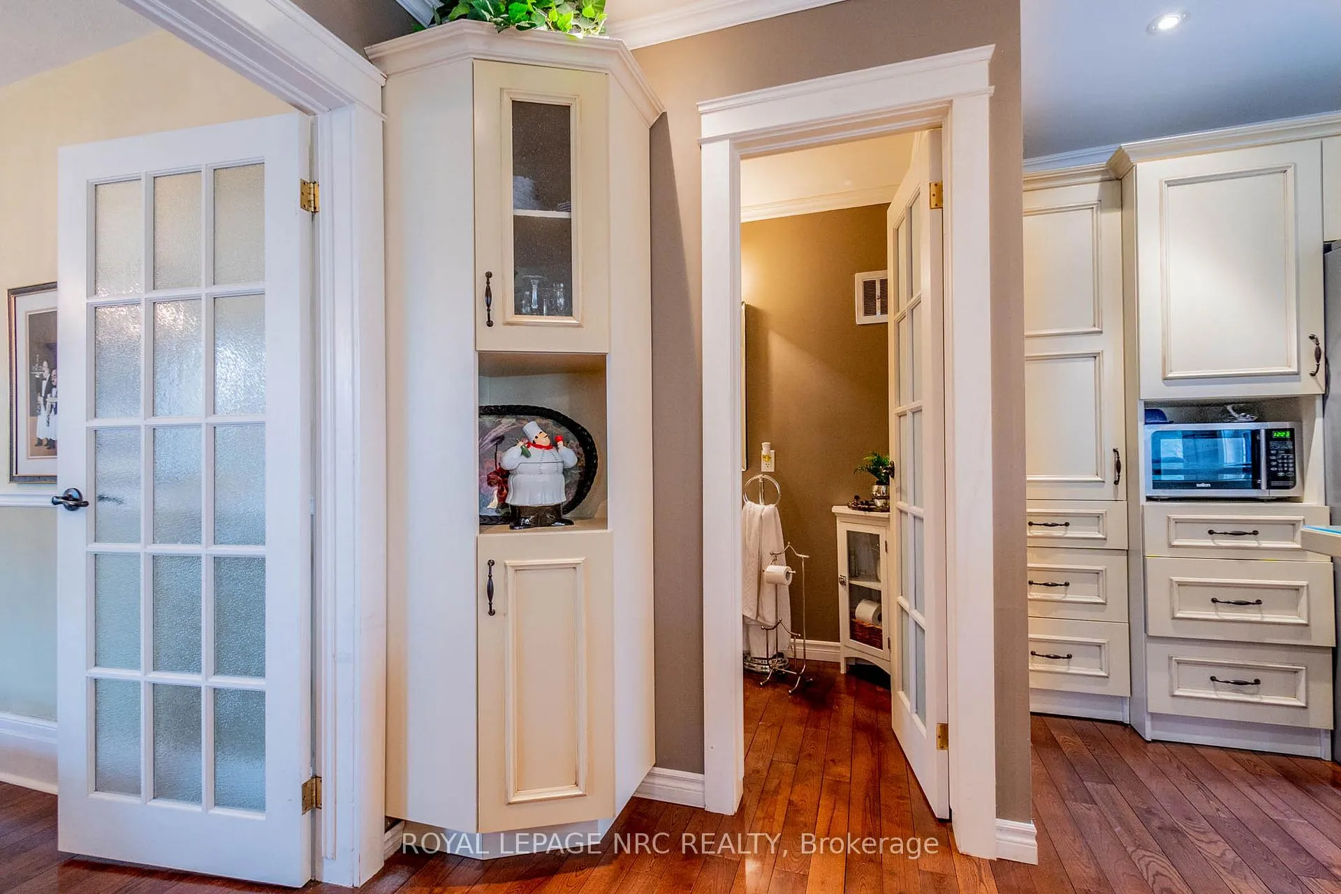 Photo 19 of 6107 Barker Street, Niagara Falls, Dorchester — HOMEH