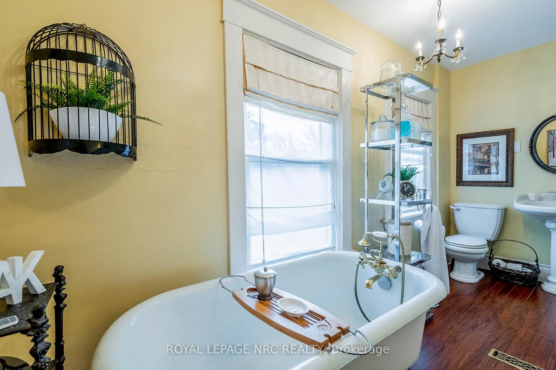 Photo 26 of 6107 Barker Street, Niagara Falls, Dorchester — HOMEH