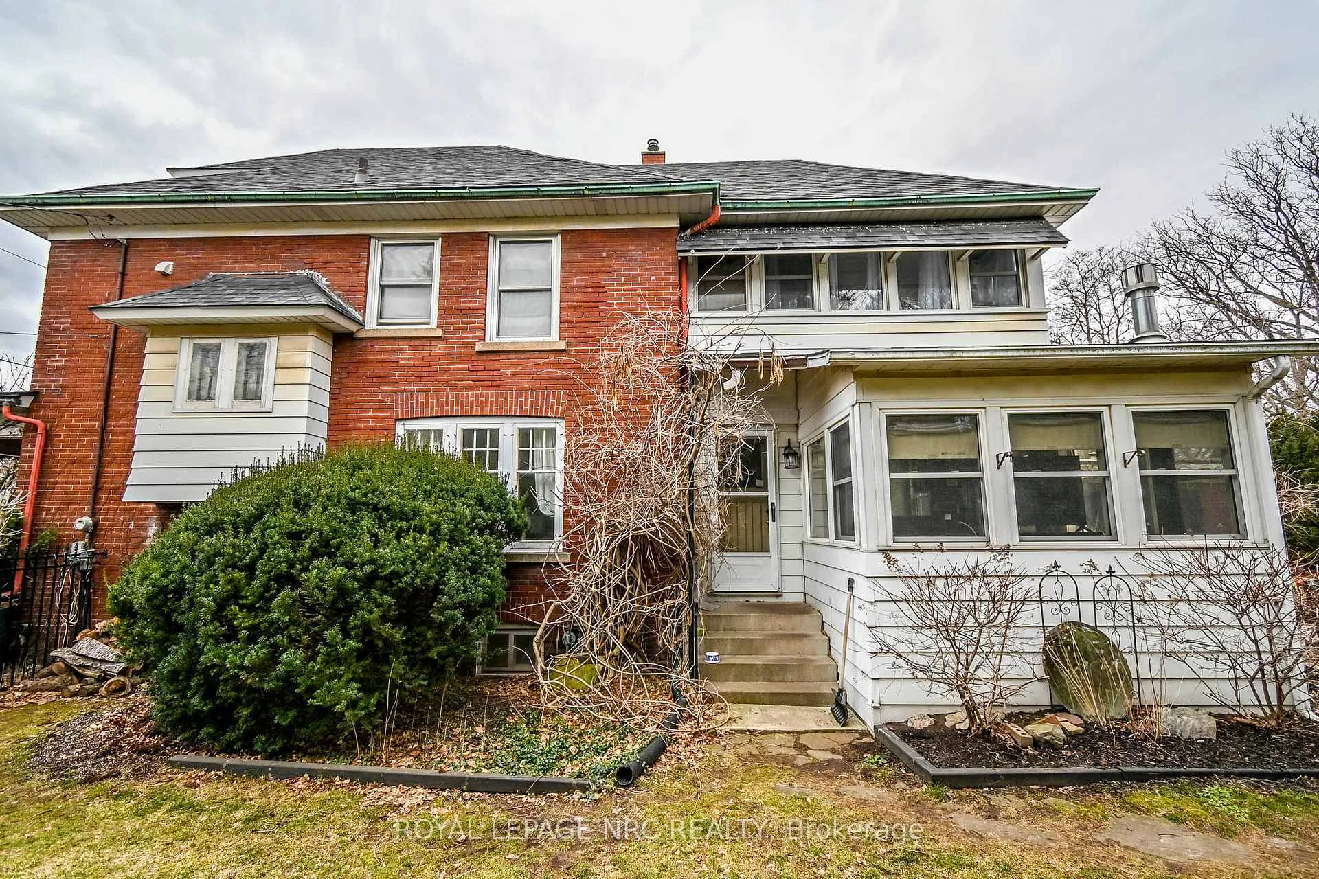 Photo 32 of 6107 Barker Street, Niagara Falls, Dorchester — HOMEH