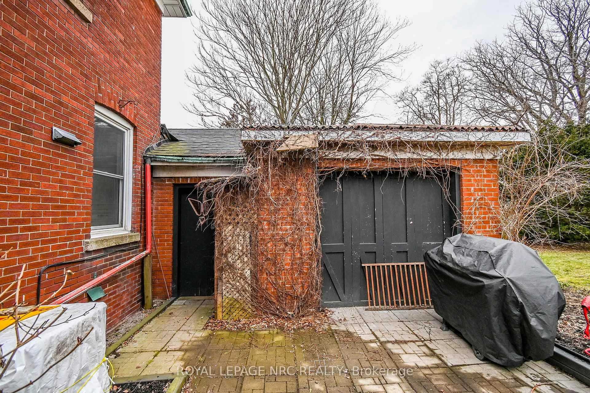 Photo 33 of 6107 Barker Street, Niagara Falls, Dorchester — HOMEH
