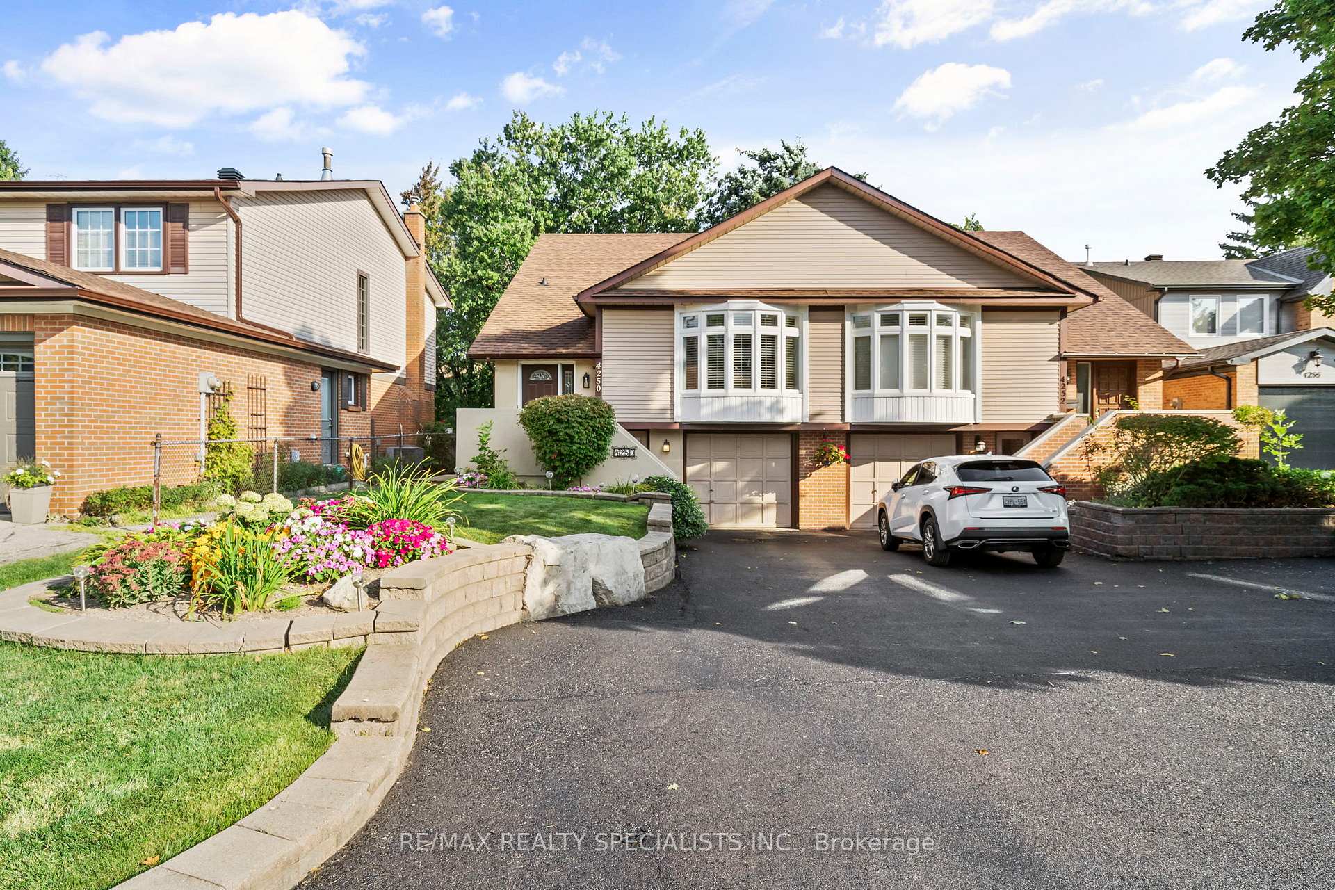 Photo 1 of 4250 Jefton Crescent, Mississauga, Erin Mills — HOMEH